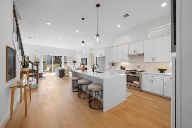 1524 W 21st St, Houston, TX 77008