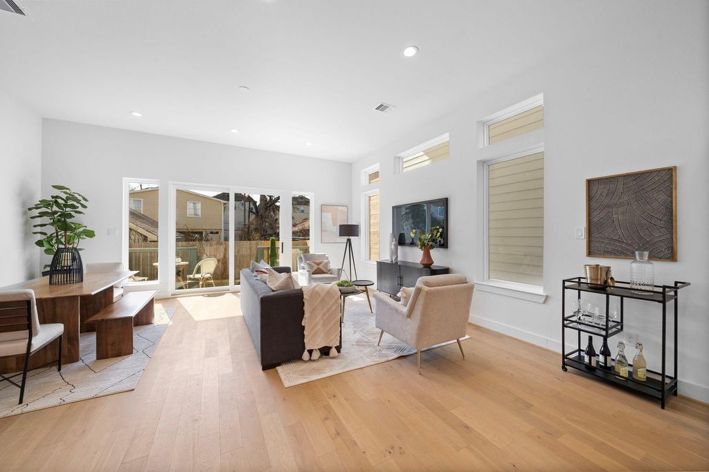 1524 W 21st St, Houston, TX 77008