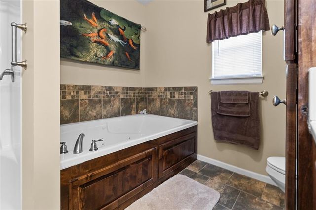 607 Oakmont Drive, Warrensburg, MO 64093