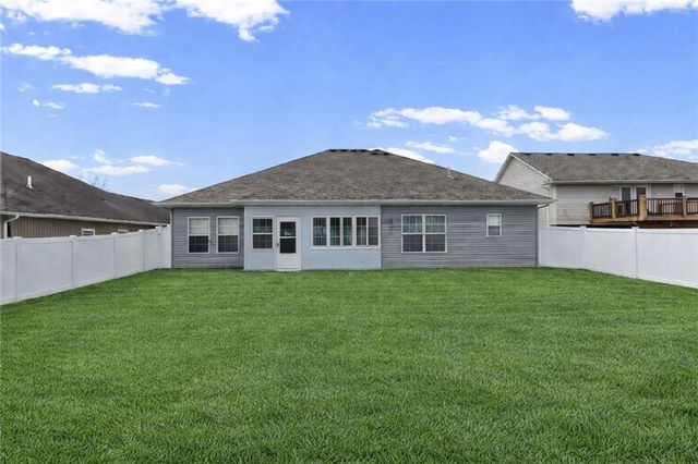 607 Oakmont Drive, Warrensburg, MO 64093