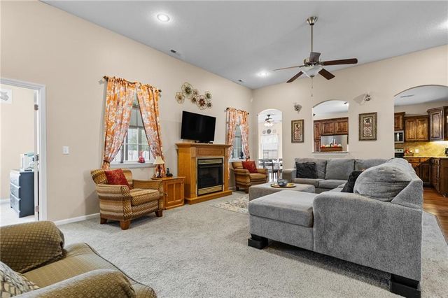 607 Oakmont Drive, Warrensburg, MO 64093