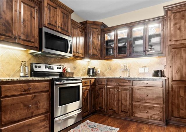 607 Oakmont Drive, Warrensburg, MO 64093