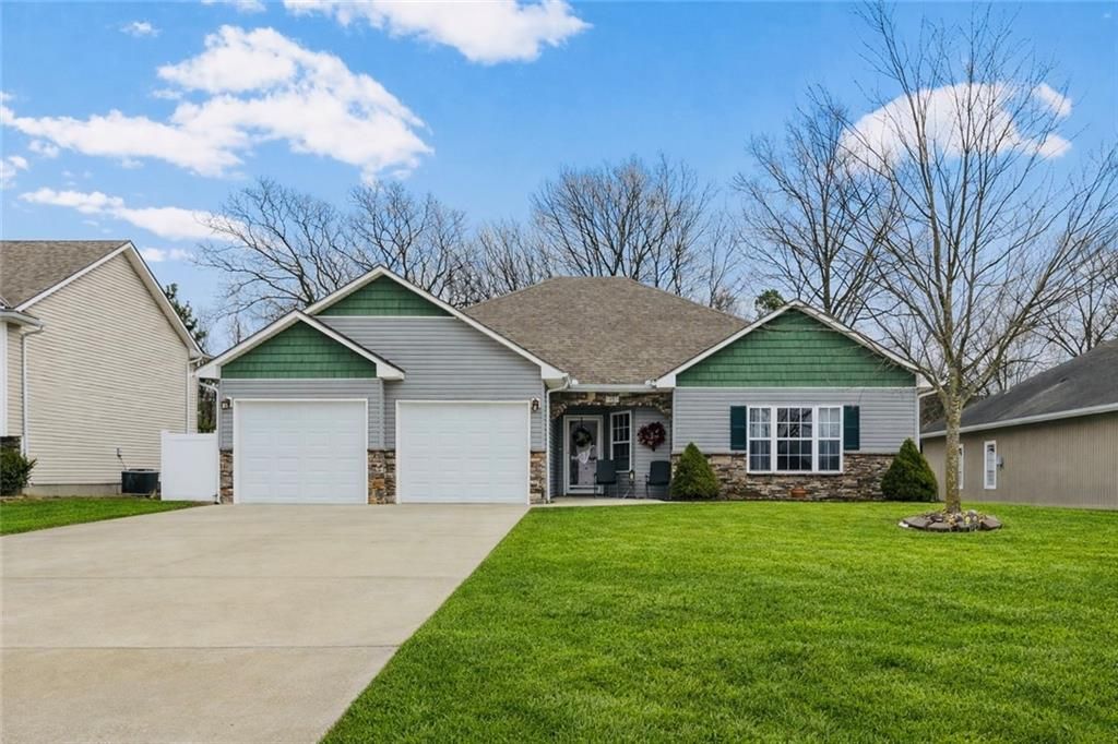 607 Oakmont Drive, Warrensburg, MO 64093