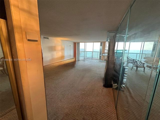 6039 Collins Ave 1517, Miami Beach, FL 33140
