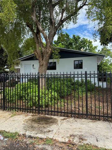 1551 NE 117th St, Miami, FL 33161