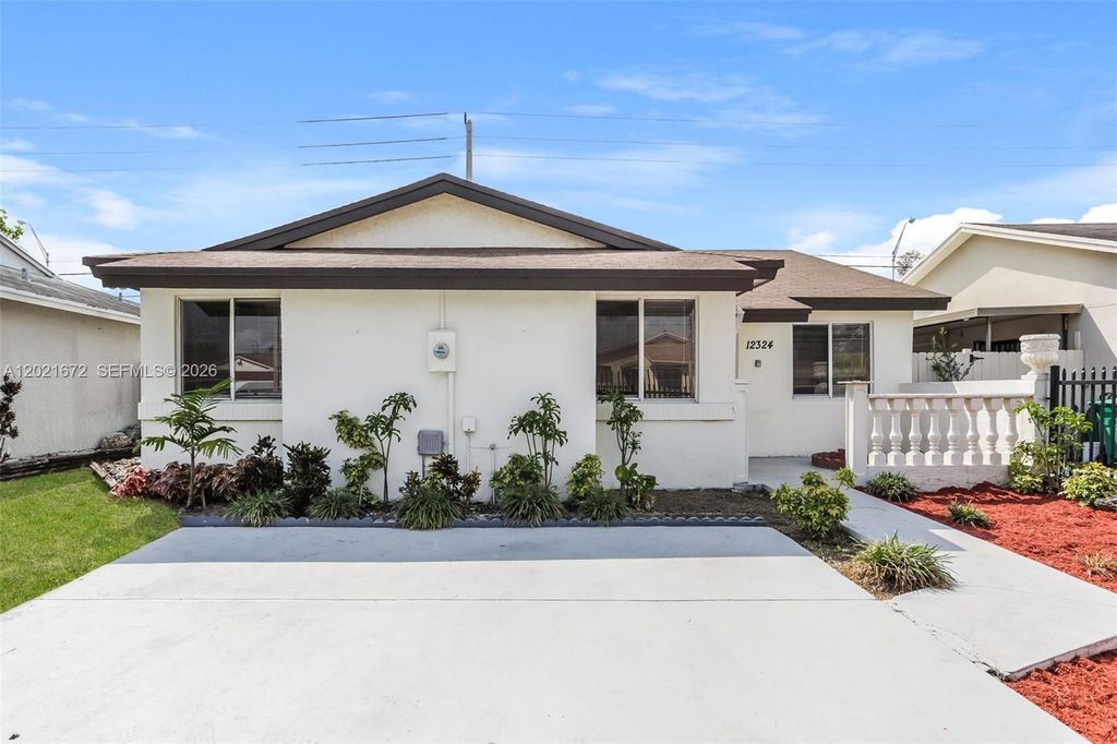 12324 SW 198th St, Miami, FL 33177