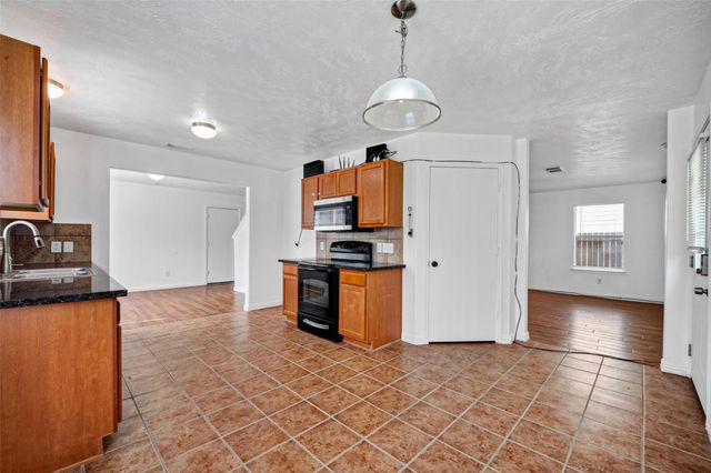 4403 Sprangletop Avenue, Baytown, TX 77521