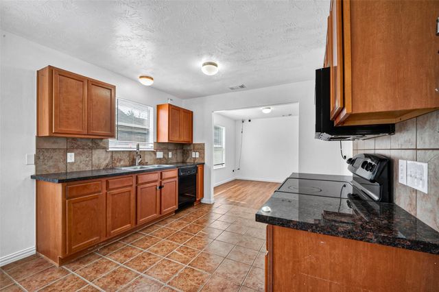 4403 Sprangletop Avenue, Baytown, TX 77521