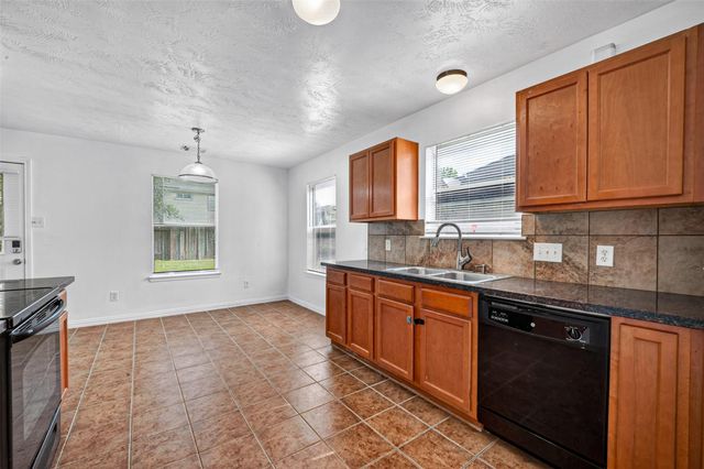 4403 Sprangletop Avenue, Baytown, TX 77521
