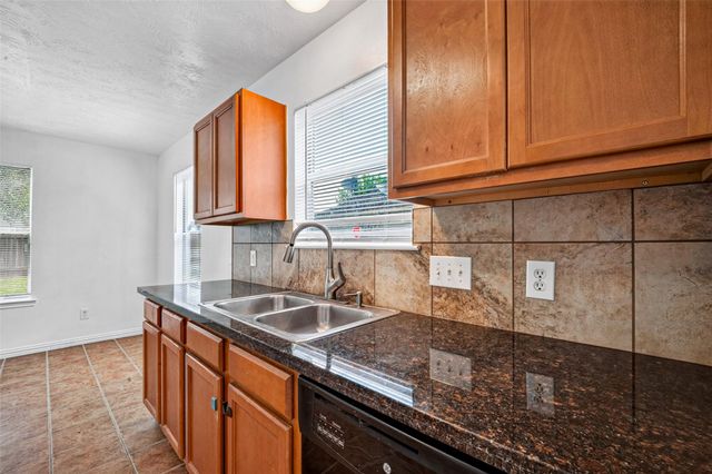 4403 Sprangletop Avenue, Baytown, TX 77521