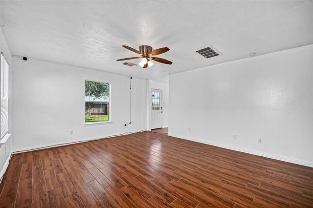 4403 Sprangletop Avenue, Baytown, TX 77521