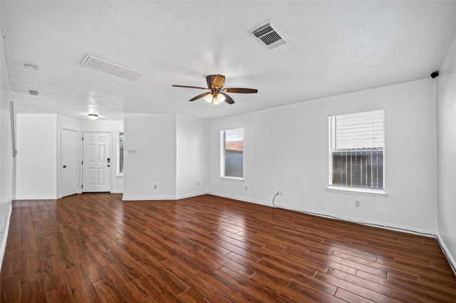 4403 Sprangletop Avenue, Baytown, TX 77521