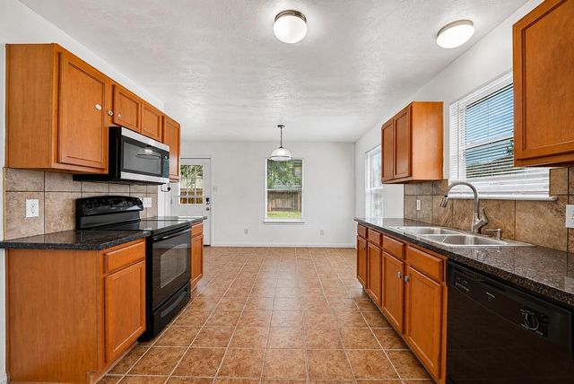 4403 Sprangletop Avenue, Baytown, TX 77521