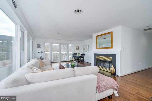 86 OLD STRIDER LN, Harpers Ferry, WV 25425