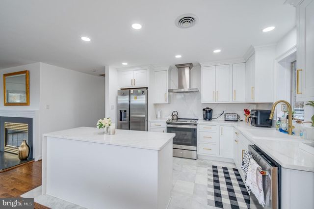 86 OLD STRIDER LN, Harpers Ferry, WV 25425
