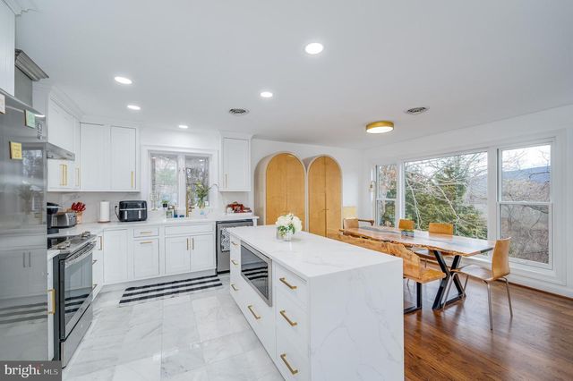 86 OLD STRIDER LN, Harpers Ferry, WV 25425