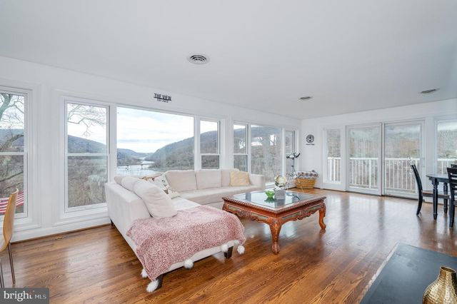 86 OLD STRIDER LN, Harpers Ferry, WV 25425