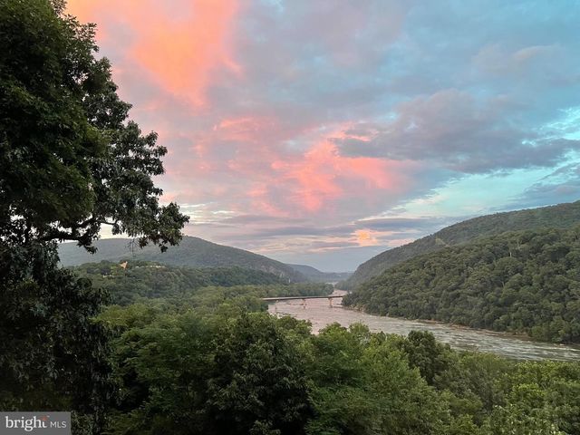 86 OLD STRIDER LN, Harpers Ferry, WV 25425
