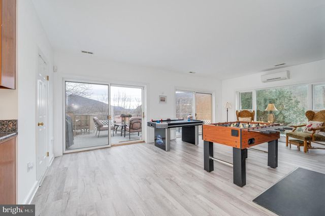 86 OLD STRIDER LN, Harpers Ferry, WV 25425