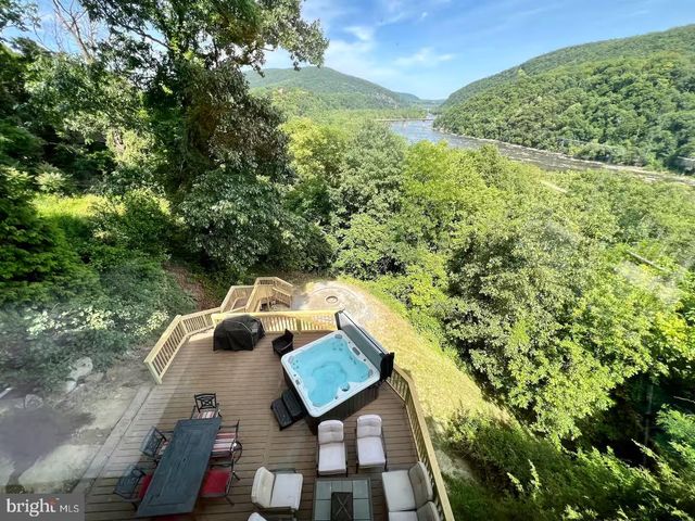 86 OLD STRIDER LN, Harpers Ferry, WV 25425