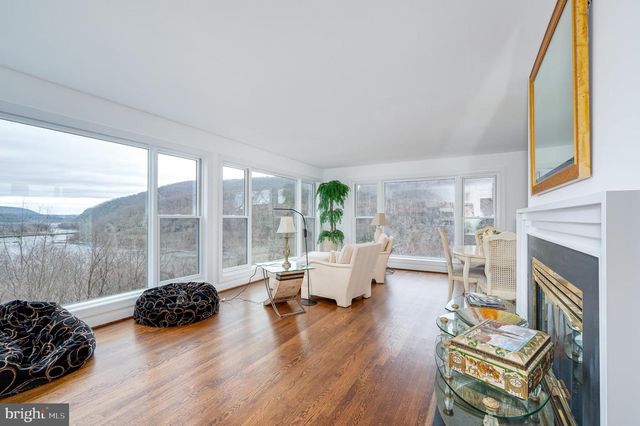 86 OLD STRIDER LN, Harpers Ferry, WV 25425