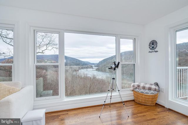 86 OLD STRIDER LN, Harpers Ferry, WV 25425