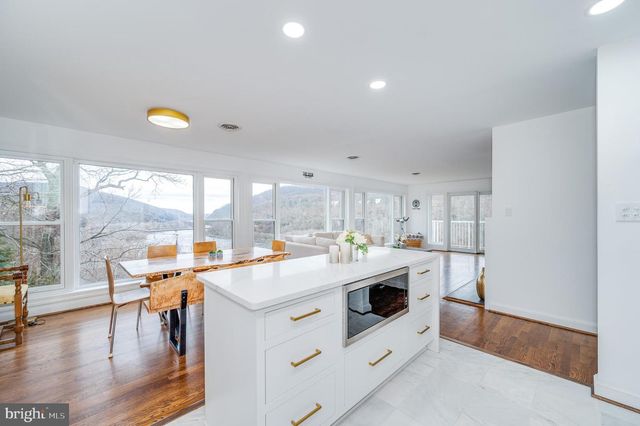 86 OLD STRIDER LN, Harpers Ferry, WV 25425