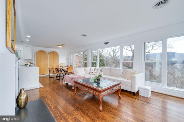 86 OLD STRIDER LN, Harpers Ferry, WV 25425