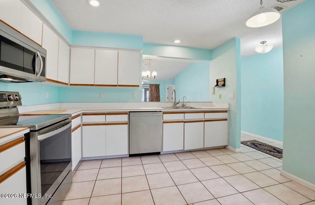 10 LAKE FOREST Circle N, Palm Coast, FL 32137