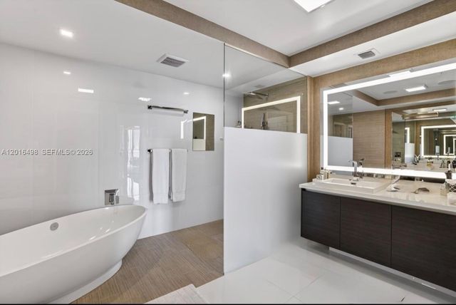 330 Sunny Isles Blvd 5-2301, Sunny Isles Beach, FL 33160