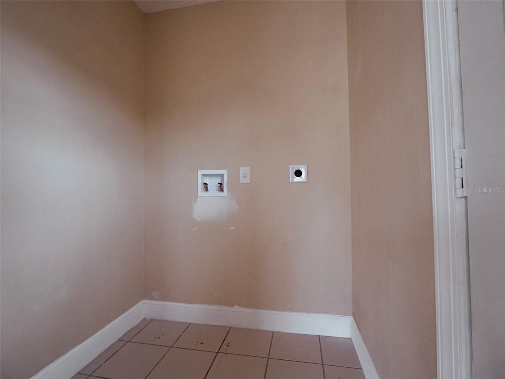 Image 11 of property listing at 12091 CROSSGATE AVENUE, Port Charlotte, FL 33981