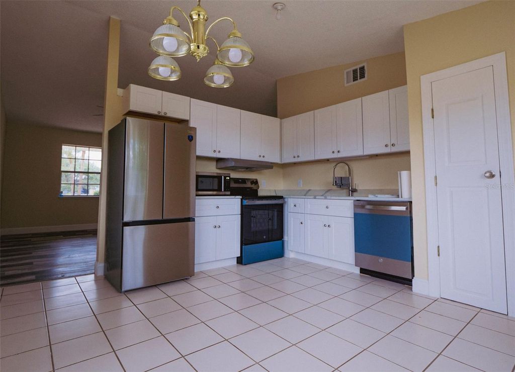 Image 6 of property listing at 12091 CROSSGATE AVENUE, Port Charlotte, FL 33981