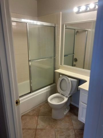 8758 Lemas Rd, Sacramento, CA 95828