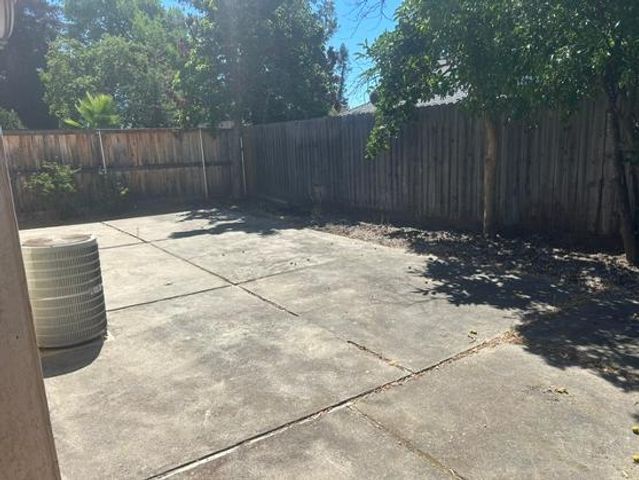 8758 Lemas Rd, Sacramento, CA 95828