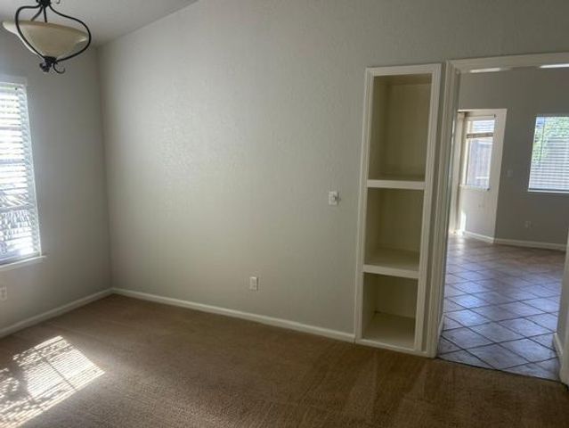 8758 Lemas Rd, Sacramento, CA 95828