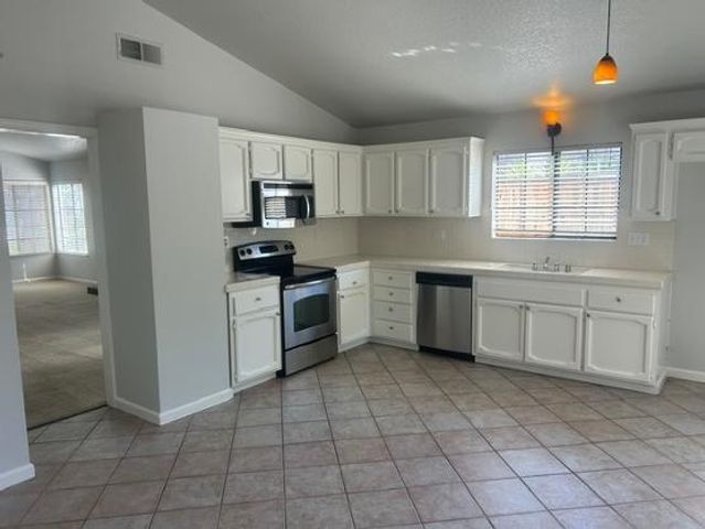 8758 Lemas Rd, Sacramento, CA 95828