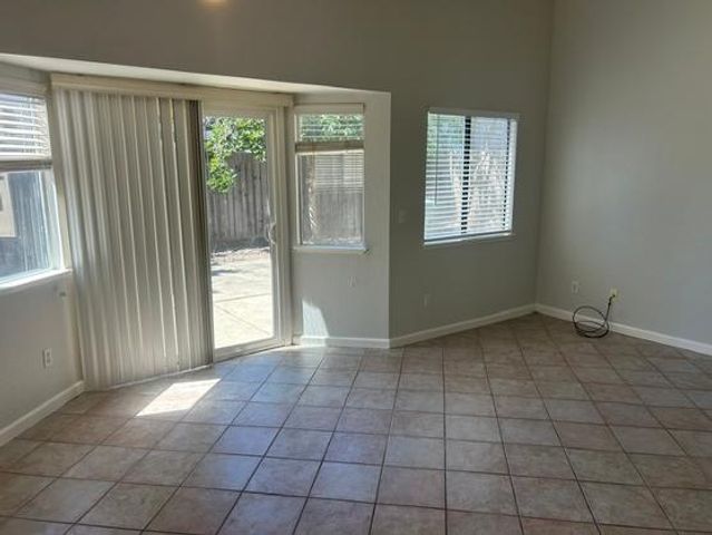 8758 Lemas Rd, Sacramento, CA 95828