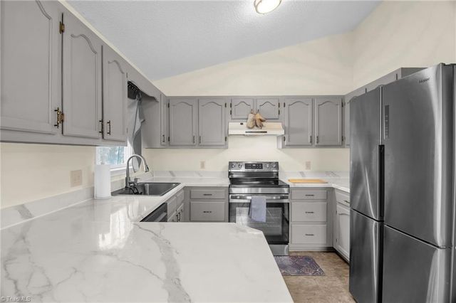 123 Rocky Knoll Circle, Greensboro, NC 27406