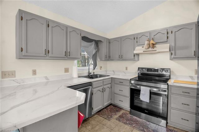 123 Rocky Knoll Circle, Greensboro, NC 27406