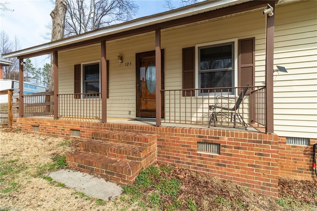 123 Rocky Knoll Circle, Greensboro, NC 27406