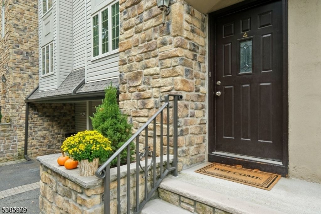 4 Daria Lane, Berkeley Heights Twp., NJ 07922