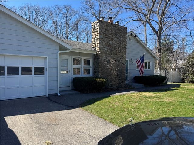 71 Crandall Road, Tiverton, RI 02878