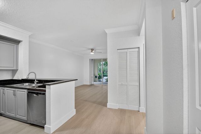 1 Renaissance Way 116, Boynton Beach, FL 33426