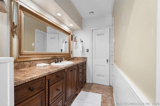 408 NW 11th Street, Ardmore, OK 73401