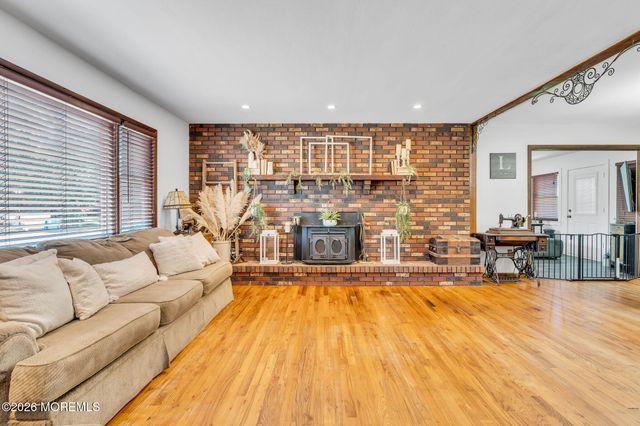 725 8th Avenue, Manchester, NJ 08759