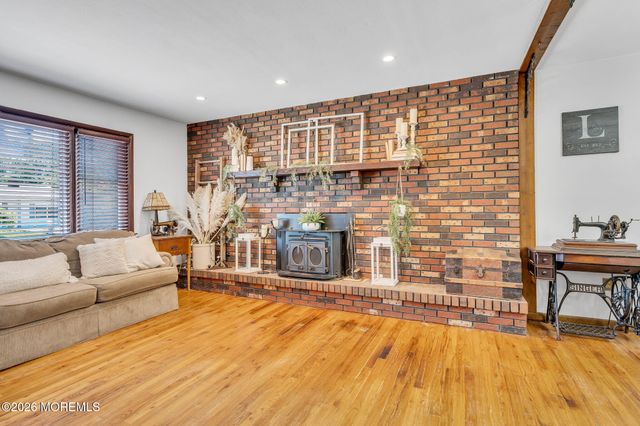 725 8th Avenue, Manchester, NJ 08759