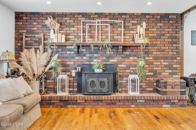 725 8th Avenue, Manchester, NJ 08759