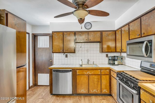 725 8th Avenue, Manchester, NJ 08759