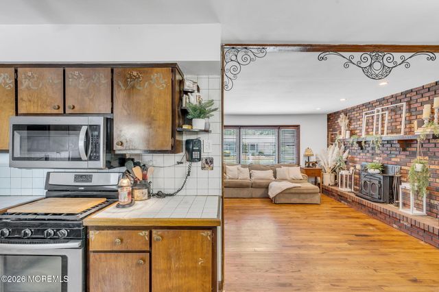 725 8th Avenue, Manchester, NJ 08759