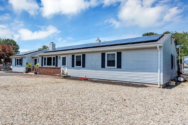 725 8th Avenue, Manchester, NJ 08759